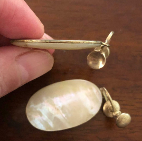Antique 1900s Art Deco Creamy Mother Of Pearl Oval Drop Screw Back Earrings  3