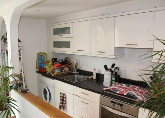 CR2 - Newly Decorated, Cosy, Bright, Quiet One Bed Flat  7