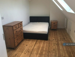 1 bedroom in Queen's Avenue - House thumb-48125
