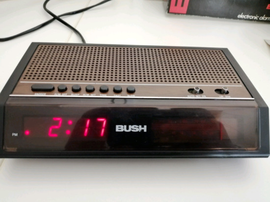 Bush 6585 MW/LW Electronic Alarm Clock Retro  0
