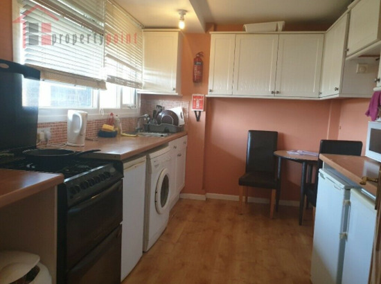 Large Room to Rent in Shared House  3