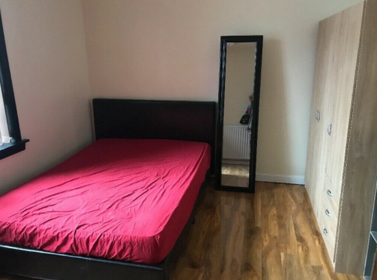 3 Bedroom Flat To Let  2