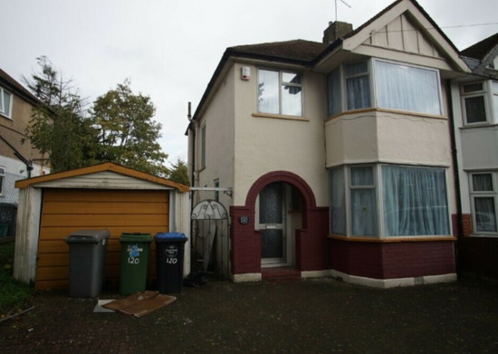 Impressive 4 Bedroom Semi Detached House Available to Rent  0