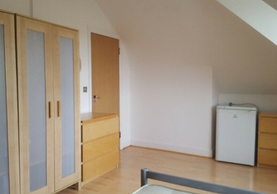 Clean and Spacious 2 Bed Flat  3