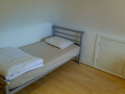Clean and Spacious 2 Bed Flat thumb 8