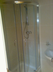 Clean and Spacious 2 Bed Flat thumb 9