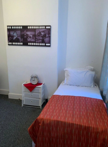 Single and Double Rooms to Rent  5