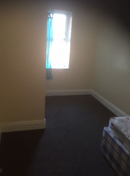 3 Bed Newly Renovated Fully Furnished Flat thumb 2