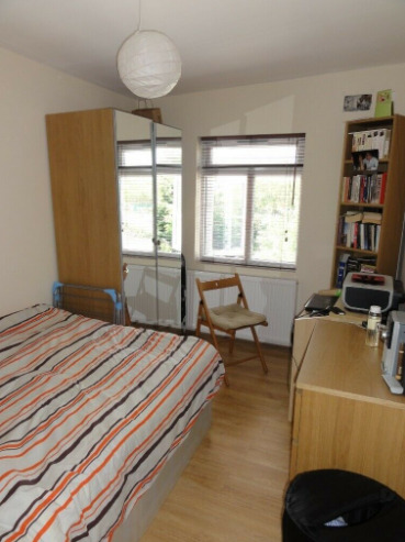 2 Bedroom 3 Room Flat Very Close to Shops and Transport  1