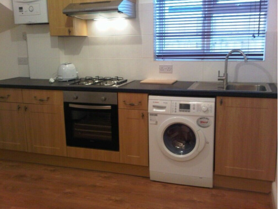 2 Bedroom 3 Room Flat Very Close to Shops and Transport  3