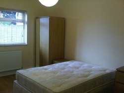 2 Bedroom 3 Room Flat Very Close to Shops and Transport thumb-48598