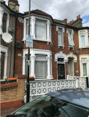 Three Bed House to Let in Manor Park  0