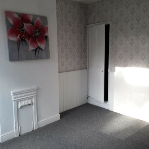Lovely 2 Bed House on a Friendly Street.  2