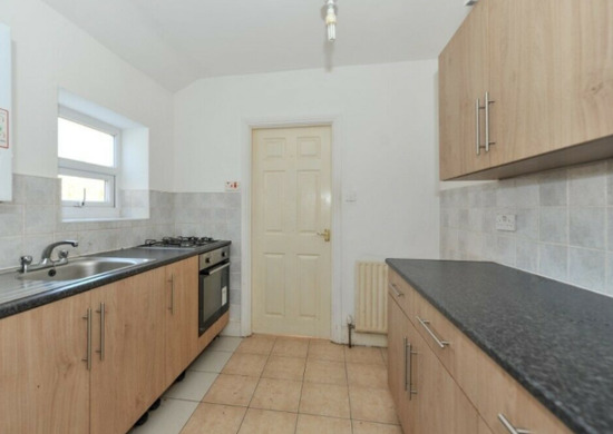 New 3 Bed Flat to Let on the Oval in Walker  0