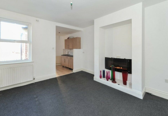New 3 Bed Flat to Let on the Oval in Walker  4