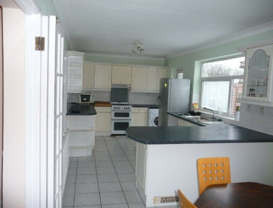 6 Bedroom House in Greenford  2