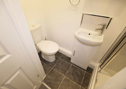 1 Beautiful Ensuite to Rent - Room thumb 4