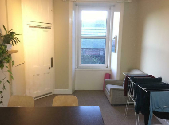 Spacious, Bright 2 Bedroom Flat on Sloan St  2