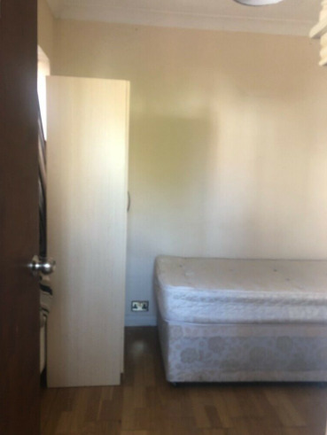 Good Size Single Room for Rent in Hounslow Sentral  3