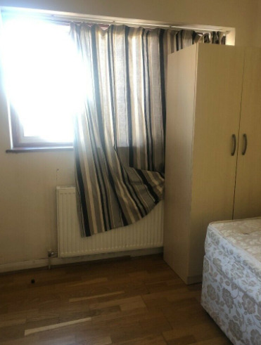 Good Size Single Room for Rent in Hounslow Sentral  5