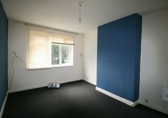 Impressive 3 Bedrooms First Floor Flat Available to Rent  4