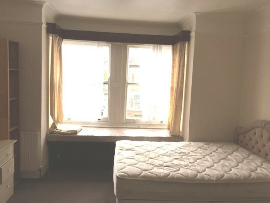 Double Room Close to Uxbridge Town Centre and Brunel University  3
