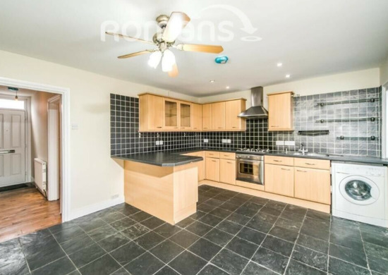 3 Bed Room Terrace House in Central Reading for Rent  0