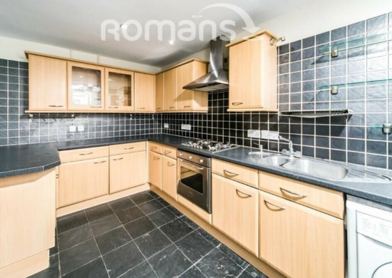 3 Bed Room Terrace House in Central Reading for Rent  2