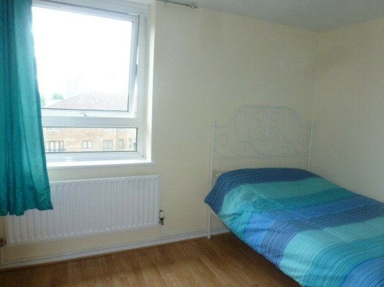 Lovely & Large Double Room to Rent  0