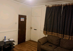 Room to Rent in 2 Bed House LS11 thumb 1
