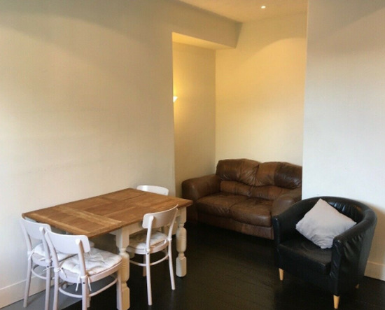 Spacious 4 Double Bedroom HMO Flat to Let  1
