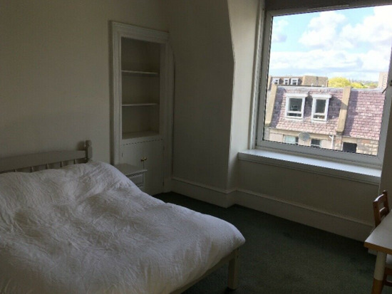 Spacious 4 Double Bedroom HMO Flat to Let  7