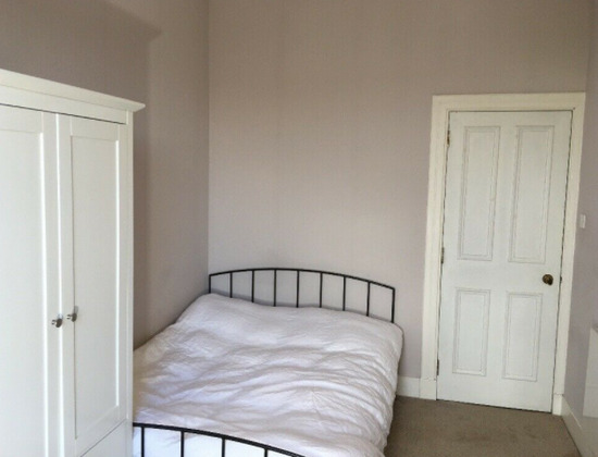 Spacious 4 Double Bedroom HMO Flat to Let  8