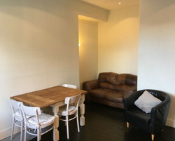 Spacious 4 Double Bedroom HMO Flat to Let thumb-49856