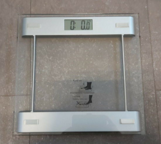 Attractive Glass Bathroom Scales  0