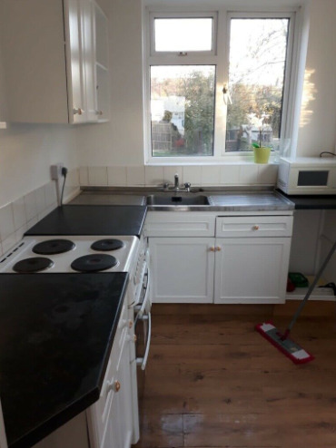 3 - 4 Bed House Available to Rent in Barnet  0