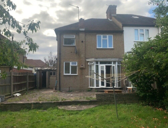 3 - 4 Bed House Available to Rent in Barnet  2