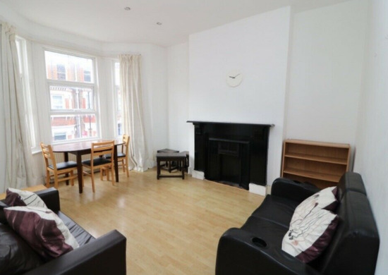 2 Bedroom Flat in Clapham Common £1,500  0