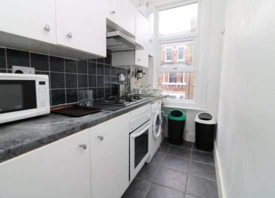 2 Bedroom Flat in Clapham Common £1,500  2