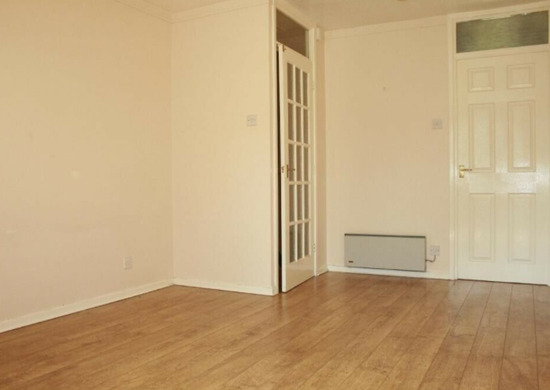 Impressive Newly Refurbished 3-Bed Mid Terrace House Available to Rent  1