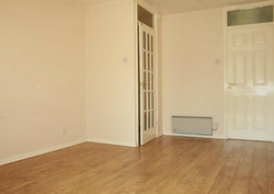 Impressive Newly Refurbished 3-Bed Mid Terrace House Available to Rent thumb 2