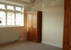 Impressive Newly Refurbished 3-Bed Mid Terrace House Available to Rent thumb 4