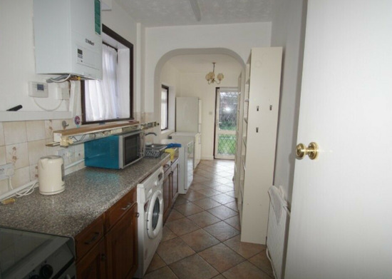 Impressive 3 Bedrooms 2 Receptions Semi-Detached House Available to Rent  6