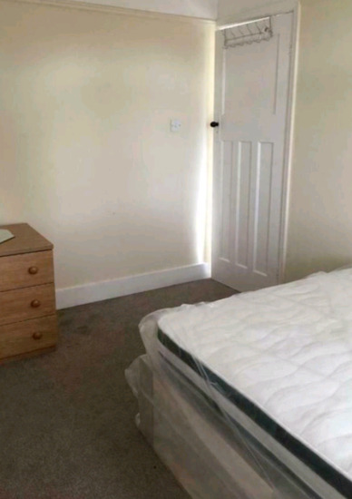 Sharing Room Available to Rent in Cranford  3