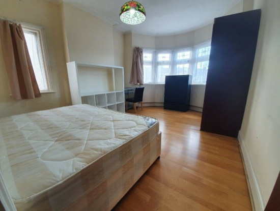A Double Room to Rent In Friern Barnet  0