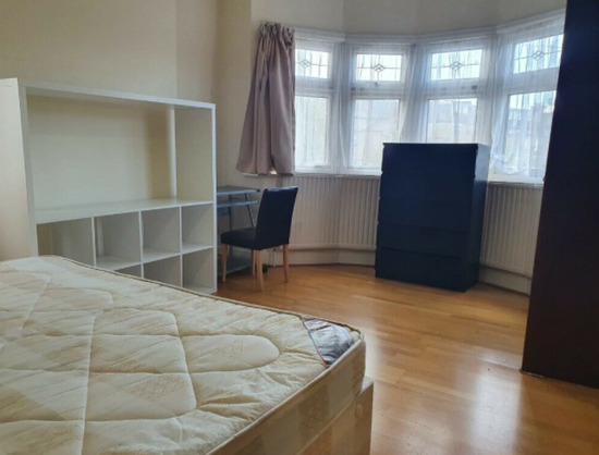 A Double Room to Rent In Friern Barnet  4