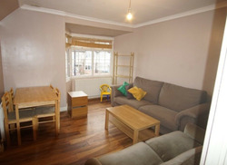 Impressive Two Bedrooms First Floor Flat Available to Rent thumb-50460
