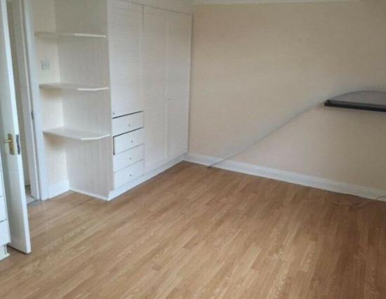 Massage Room to Rent in a Shared Flat